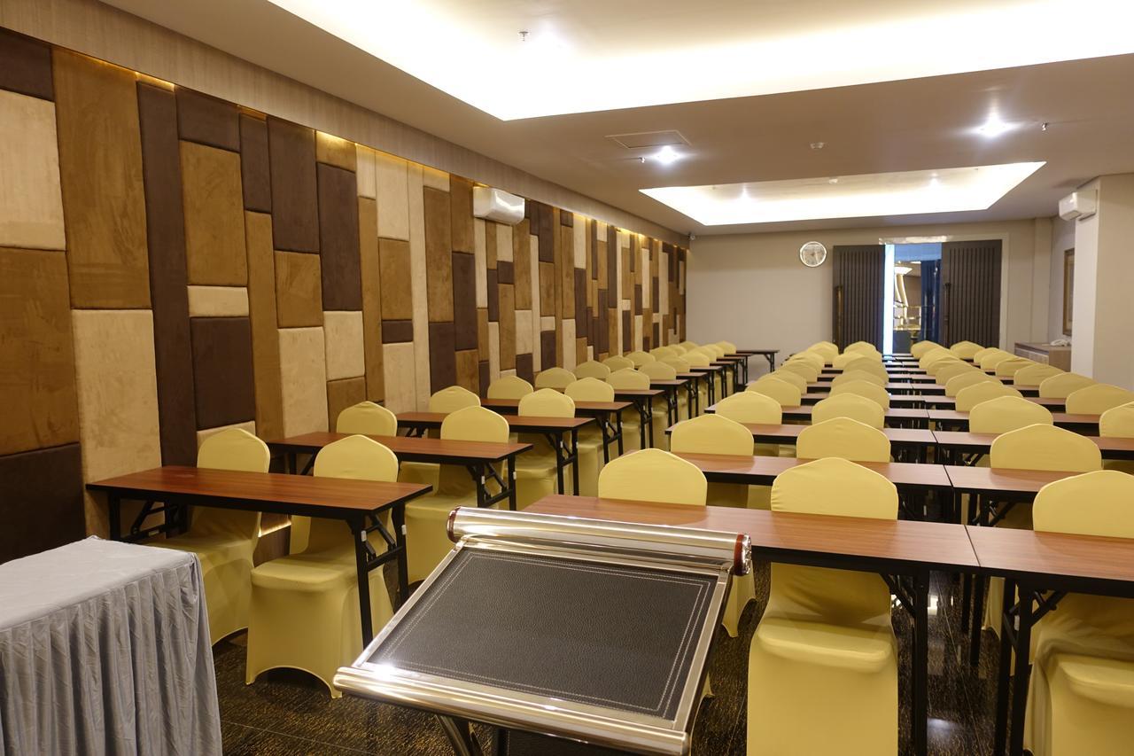 كوبانغ M Hotel Kupang المظهر الخارجي الصورة