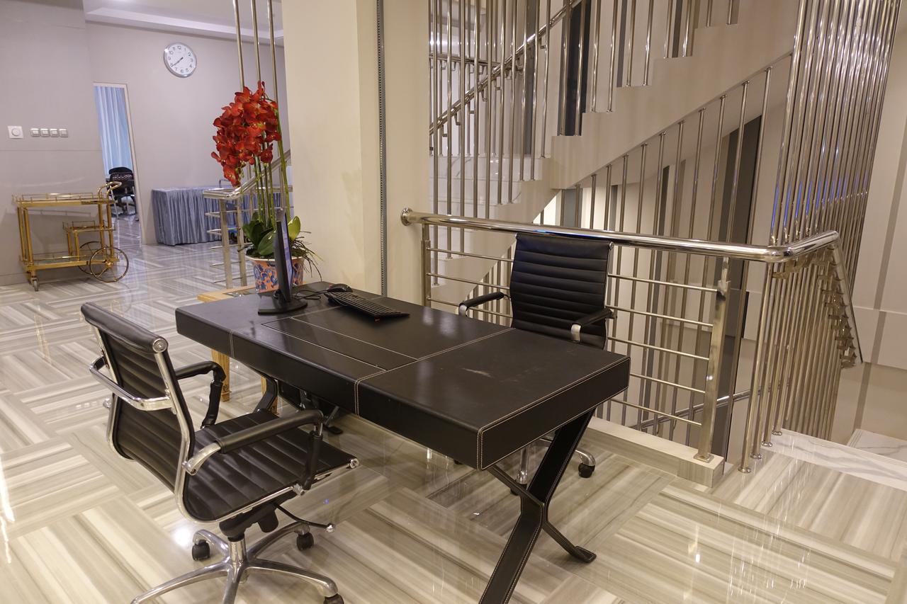 كوبانغ M Hotel Kupang المظهر الخارجي الصورة